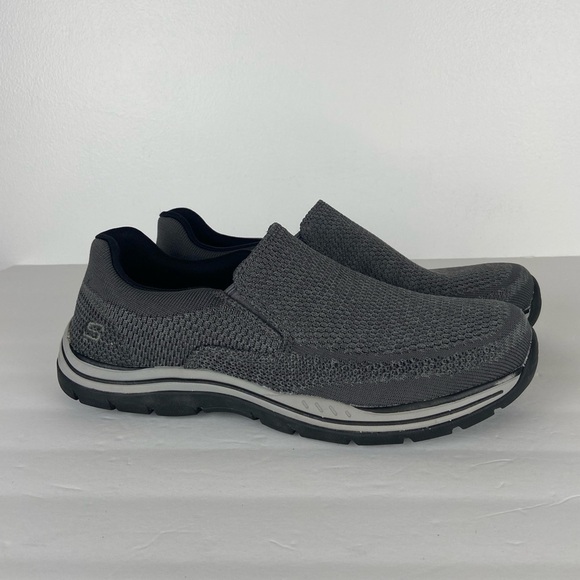 Skechers Men's Relaxed Fit Expected Gomel Slip On Shoes Size 10 Gray Fly Knit - Picture 1 of 8